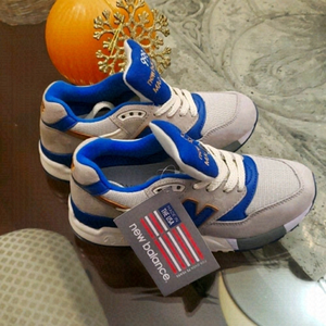 NEW BALANCE women's EXPLORE BY SEA ATHLETIC SHOES